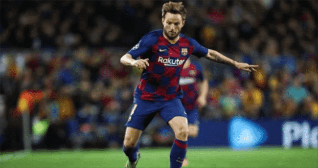 إيفان راكيتيتش أول الراحلين عن برشلونة هذا الصيف