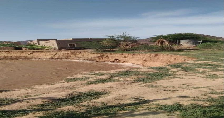 شبوة.. تحذيرات ومناشدات من سيول الامطار ومخاطر انجراف الاراضي والمساكن "صور"