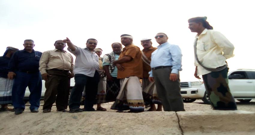 فريق من وزارة الزراعة والري يعاين اضرار السيول بمنشآت الري ووادي احور