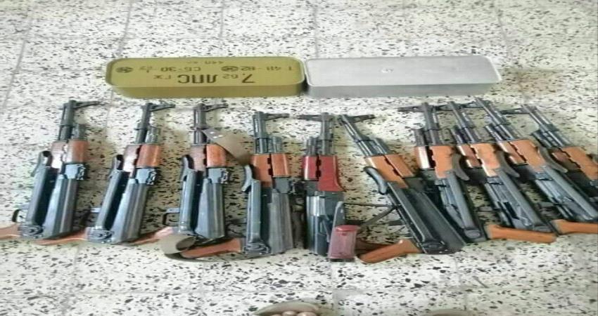 نقطة عسكرية للواء الرابع حزم تضبط سلاح مهرب للحوثيين شمال محافظة لحج 