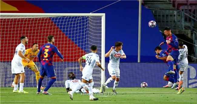 برشلونة إلى ربع نهائي دوري أبطال أوروبا.. بثلاثية في شباك نابولي