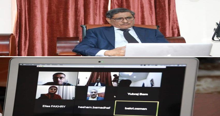 محافظ حضرموت يناقش مع مسؤولي برنامج الغذاء العالمي سبل الدفع بمشاريع البرنامج في المحافظة