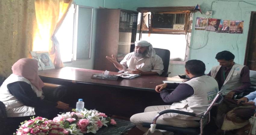 محلي ردفان يناقش اشكاليات صرف الحوالات النقدية في المديرية