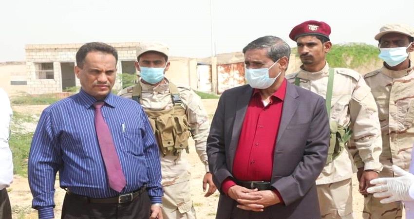حضرموت .. المحافظ يتفقّد مواقع مقترحة لنقل خزانات الوقود خارج مدينة المكلا