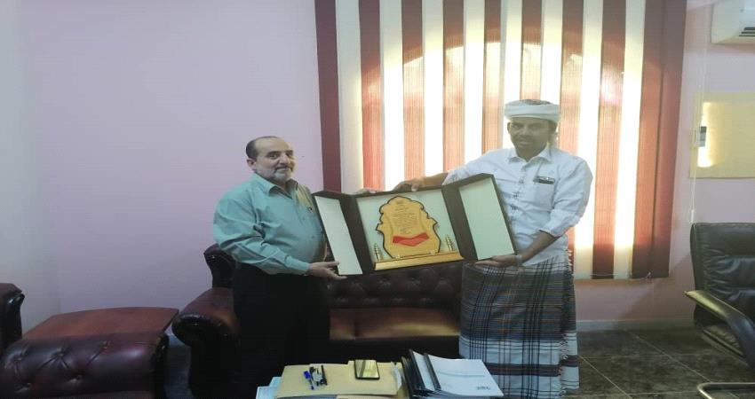 رئيس محكمة استئناف حضرموت يكرم وزير العدل 