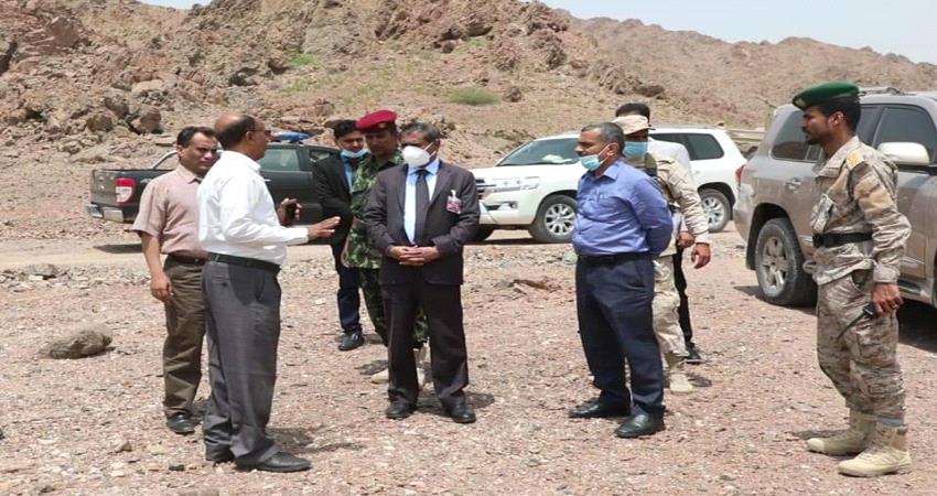 محافظ حضرموت يؤكد على أهمية نقل خزانات الوقود خارج المدينة حفاظا على سلامة المواطن