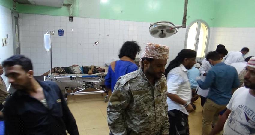 وفاة شخص وإصابة ١٠ آخرين في حادث انقلاب آلية عسكرية بلحج