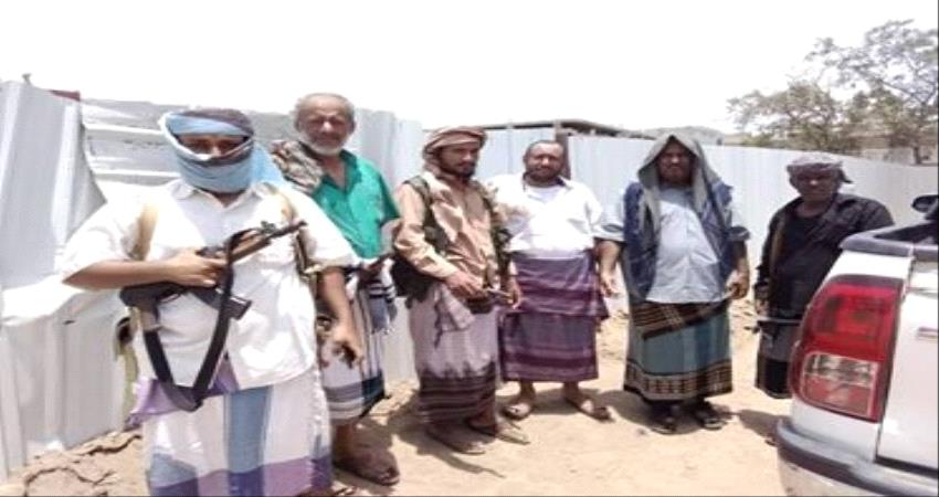 محتجون يطالبون قيادة محافظة لحج انصاف مواطن تم ايقافه من اعادة تشييد منزله