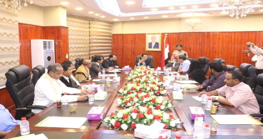 مناقشة ترتيبات بدء العام الدراسي الجديد في المهرة