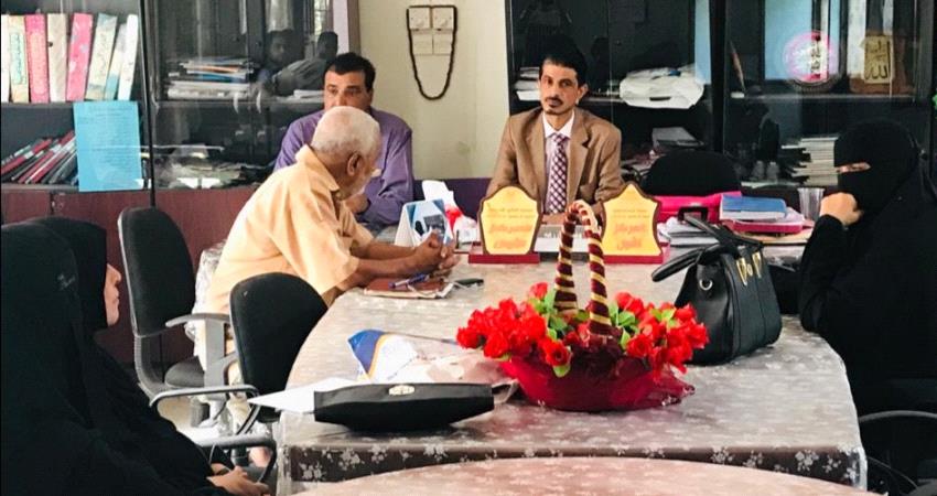عدن.. الشاجري يشكل لجنة لمنع رفع رسوم المدارس الأهلية 