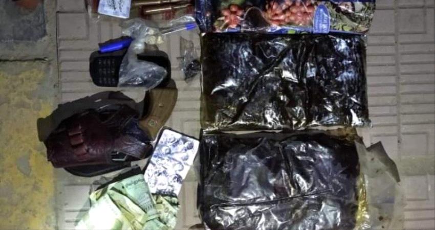 ضبط شخصين بحوزتهما مخدرات وسلاح بحاجز امني بساحل حضرموت