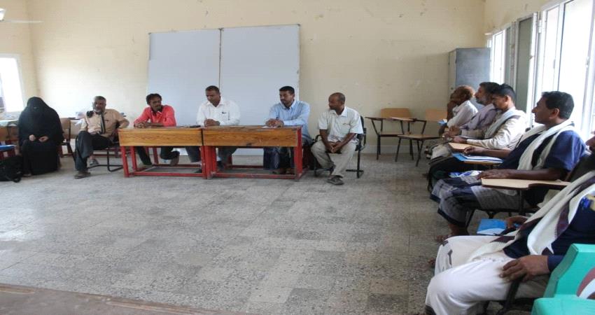 تدشين دورات تاهيلية لمعلمي مدرسة مشقافة في لحج 