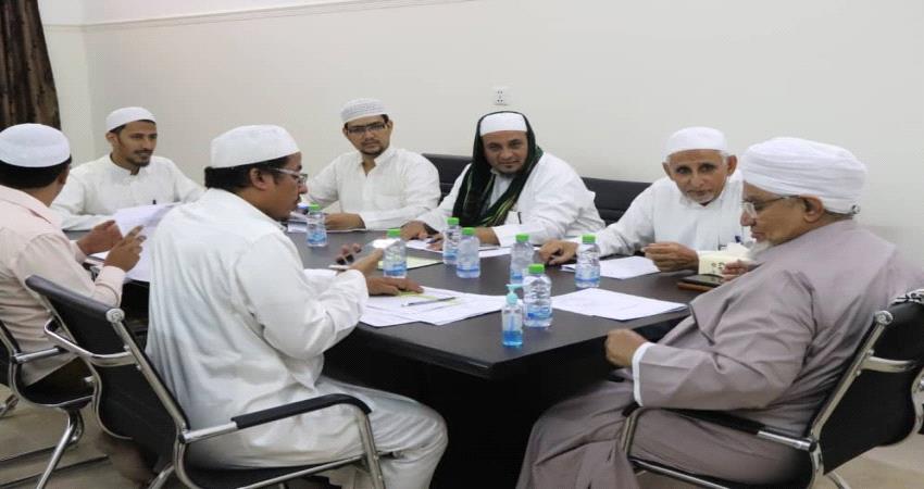 كلية الوسطية الشرعية تستعرض إستعراض سير العملية الدراسية وانقطاعها لأحداث الوضع الإستثنائي والجائحة 