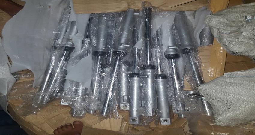 صور_وقوع شاحنتين محملتين ببضائع مهربة في قبضة دورية أمنية للحزام 