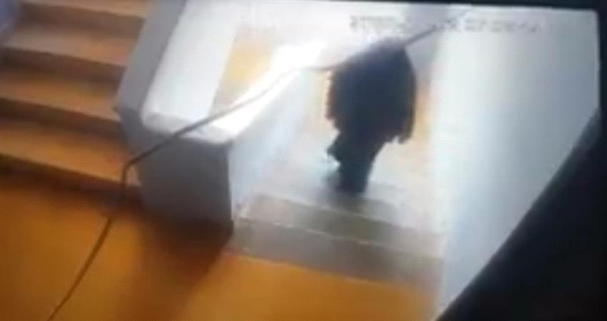 رئيس بنك كبير يبلغ عن سرقة شقته وينشر فيديو بالعملية