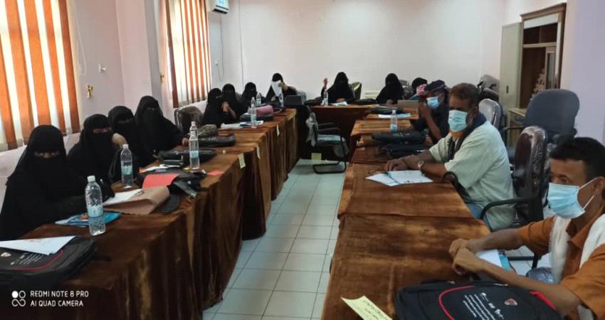 تدريب 1035 معلما وعامل صحي بلحج على دليل مكافحة فقر الدم عند اليافعين