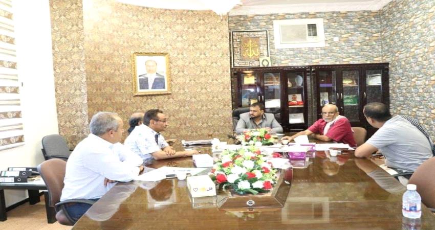 "قضايا أراضي الدولة"...على طاولة إجتماع السلطة المحلية بالمهرة