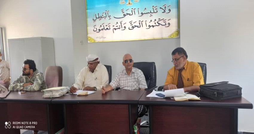 محكمة طور الباحة بلحج تعقد جلساتها العلنية للنظر في 12 قضية