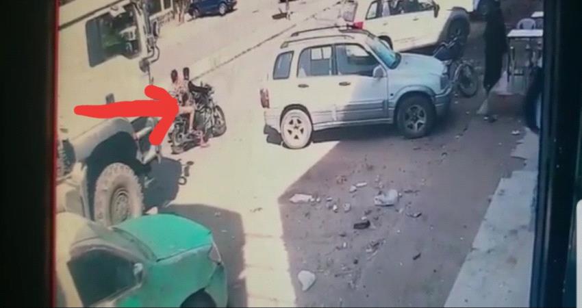 فيديو / مواطنان ينجيان من حادث دهس مروع