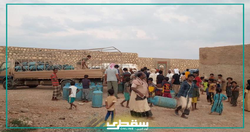 خليفة الإنسانية تواصل حملاتها لايصال الغاز المنزلي لمناطق الساحل الغربي بسقطرى