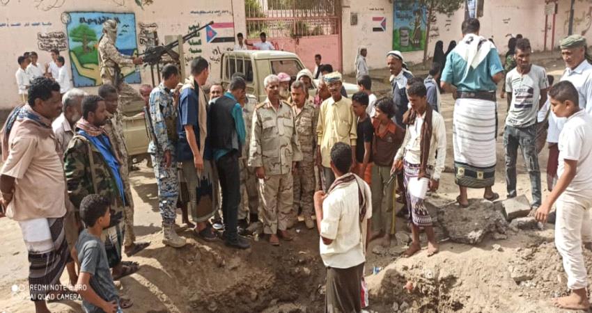 محافظ لحج يضع حجر الاساس لعدد من المشاريع بالحوطة ومواطنون يطالبون بالكهرباء