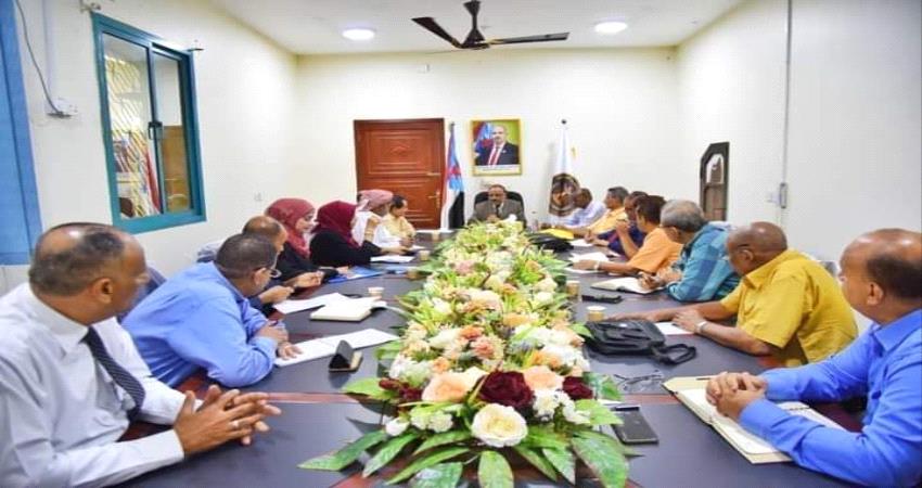 اقتصادية الانتقالي تدعو لوقف ضخ 180مليار وصلت للمكلا