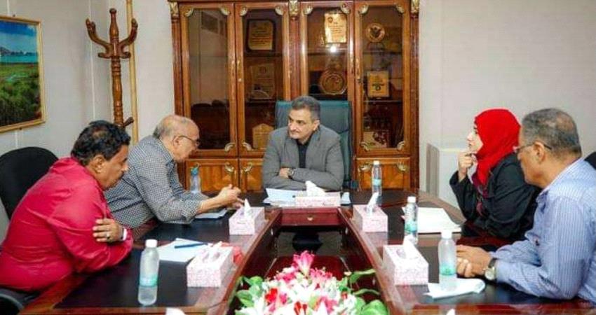 محافظ عدن: حل مشكلة الخدمات اولوية