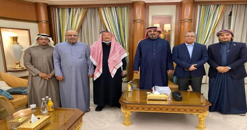 الزبيدي يشيد بدور داعم الطلاب المتفوقين في الجنوب