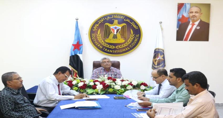 خلية الأزمات بالانتقالي تكشف عن عراقيل أمام إعلان الحكومة وتوجه دعوة للتحالف 