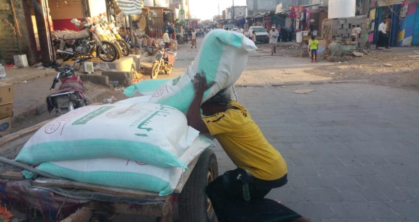 مواطنون لــ"عدن تايم": الأزمة السياسية الحالية فاقمت تدهور الوضع المعيشي  