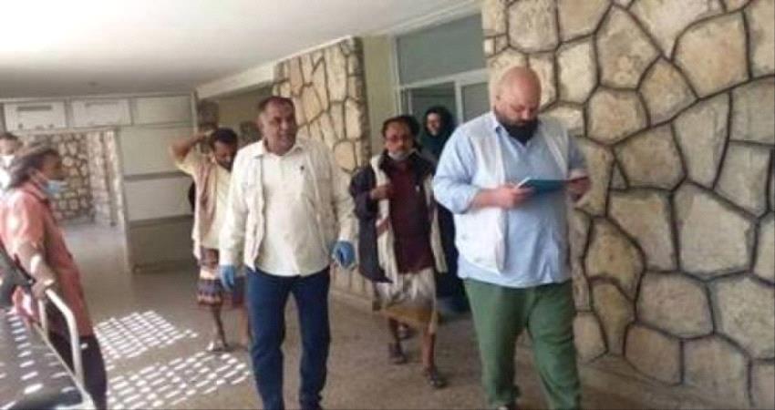 وفد من أطباء بلا حدود يزور مستشفى #المحفد ويرصد احتياجاته