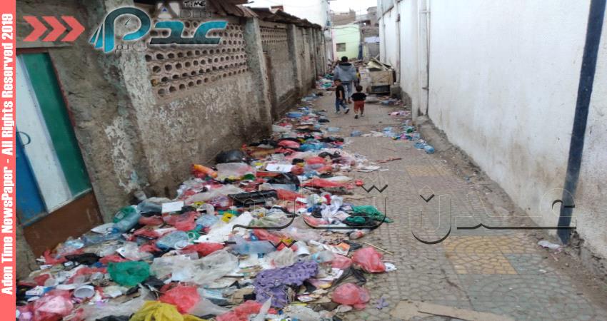 شكاوي من القمامة والتلوث بلحج .. من يتحمل المسئولية ؟ ( صور )