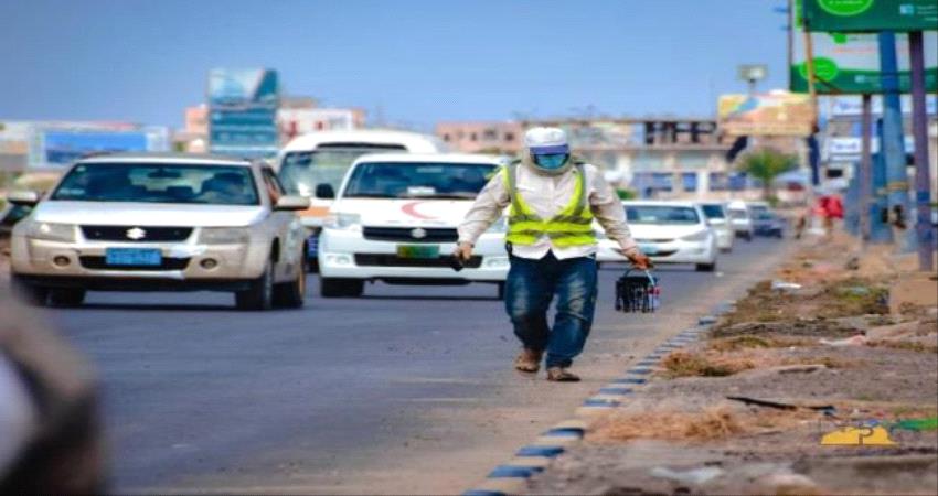 استمرار اعمال تحسين المنظر الجمالي لطرقات عدن