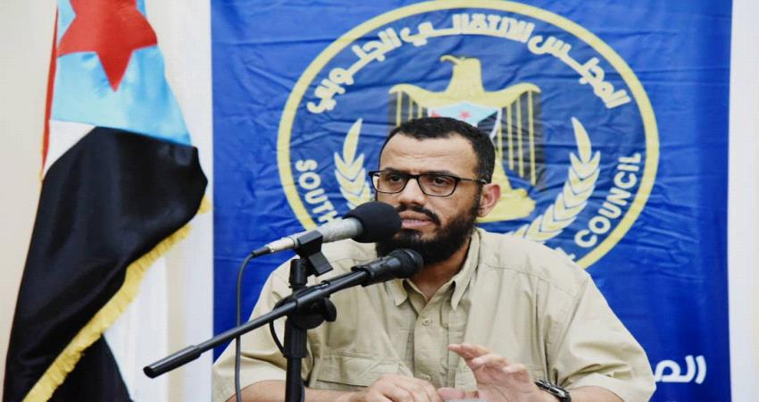 بن بريك : المرددون بمكر لكلمة السيادة سترونهم قريبا في خندق الحوثي