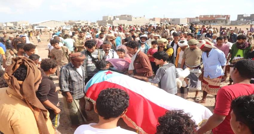 تشييع مهيب لجثمان قيادي أمني قتل غدرا في عدن