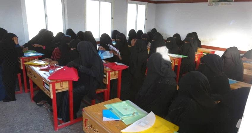 "حقوق الإنسان" يشيد بجهود الهلال الاماراتي في محو الامية بالساحل الغربي 