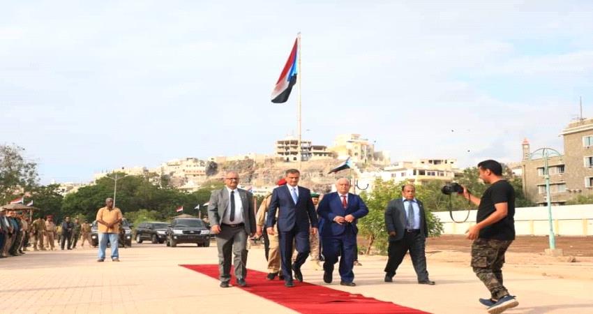 ناشط سياسي: المحافظ لملس يقوم بخطوات جريئة افتقدتها عدن منذ 1994