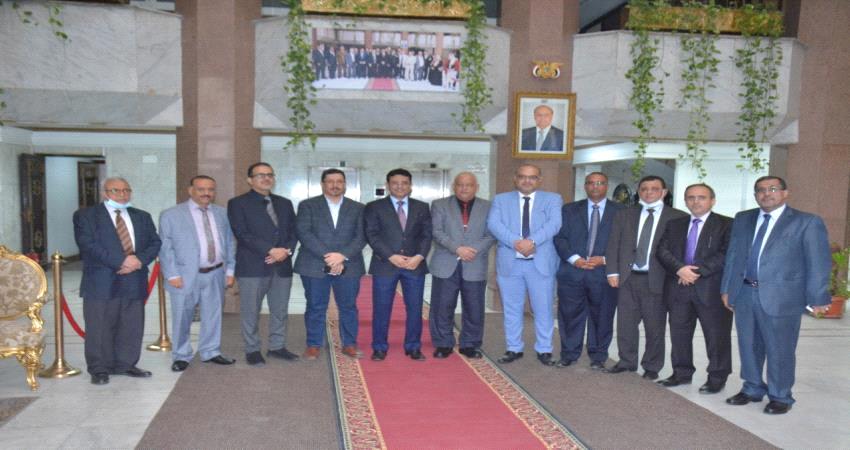 حقيقة اداء الحكومة اليمنية لليمين الدستورية في عدن