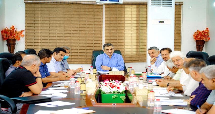 لملس يوجّه بسرعة معالجة مشكلة تصريف مياه الأمطار ويشدد على ضرورة الاستمرار بمحاربة العشوائيات