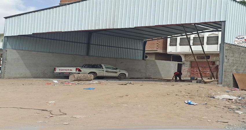 مدير مكتب أشغال تبن بلحج: ثلاثة هنجرات أنشأت على الطريق العام مخالفة ودون تراخيص