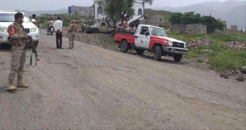 أطقم عسكرية تابعة للإخوان تعتقل شيخ قبلي جنوب تعز