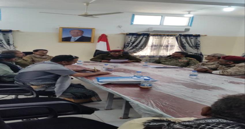 مناقشة التأمين المادي لجبهات القتال والوحدات العسكرية في إجتماع عسكري بعدن