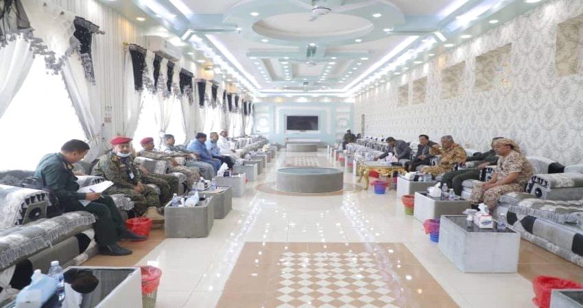 أمنية المهرة تقر رفع الجاهزية واليقظة في وحدات الأمن والجيش