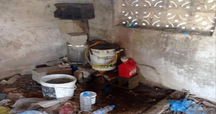 مداهمة مصنع خمور بساحل حضرموت وضبط متهمين