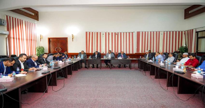 بحث تخفيض الاسعار في إجتماع راسه المحافظ لملس مع التجار