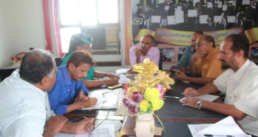  مدير تربية لحج يعقد أول اجتماع له مع رؤساء الشعب 