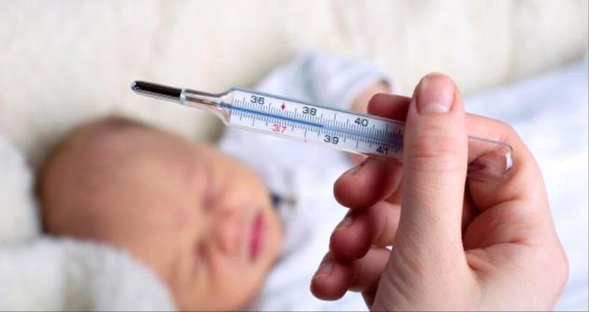 5 أسباب لإصابة الطفل بالتشنجات الحرارية