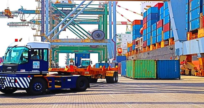 ميناء عدن يحقق أعلى أرقامه القياسية في مناولة البضائع الجافة خلال 2019