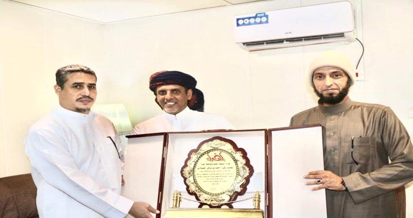 المهرة .. تكريم قائد قوات التحالف واشادة بجهود السعودية في المحافظة