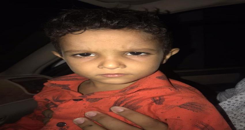 صورة/ طفل ضائع يبحث عن اسرته في عدن